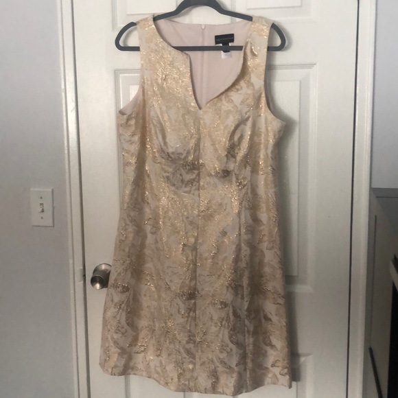 Beige and gold dress - Picture 3 of 11